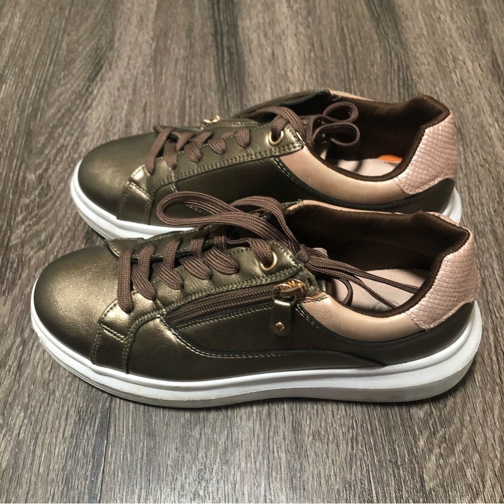 C Guimarães Sneakers - Side Zipper & White Platform Sole - Women's EU 38 US 7.5